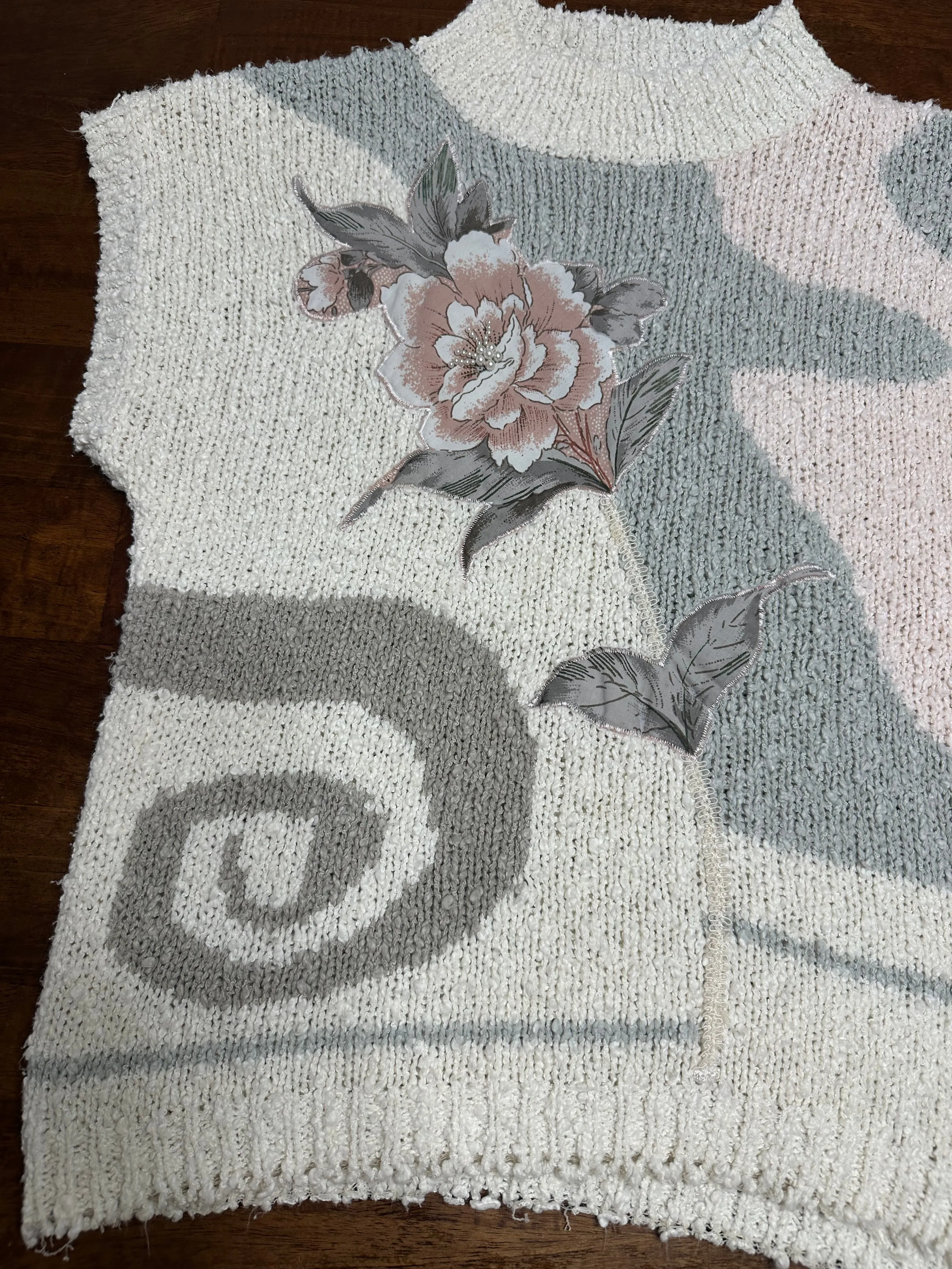 Vintage 80s Beaded Floral Pastel Applique Sweater Vest (S/M)
